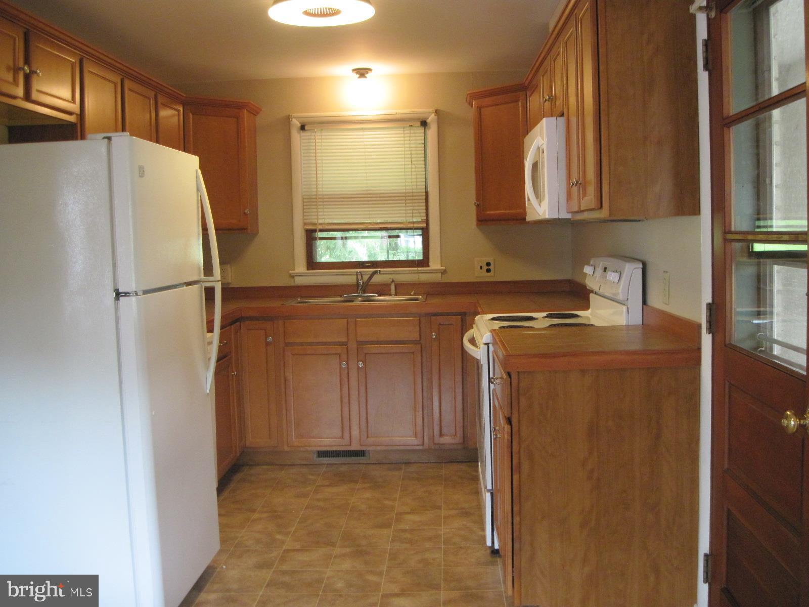 5 Willow Run Road Dover, PA 17315 - Photo 7 of 33 custom kitchen