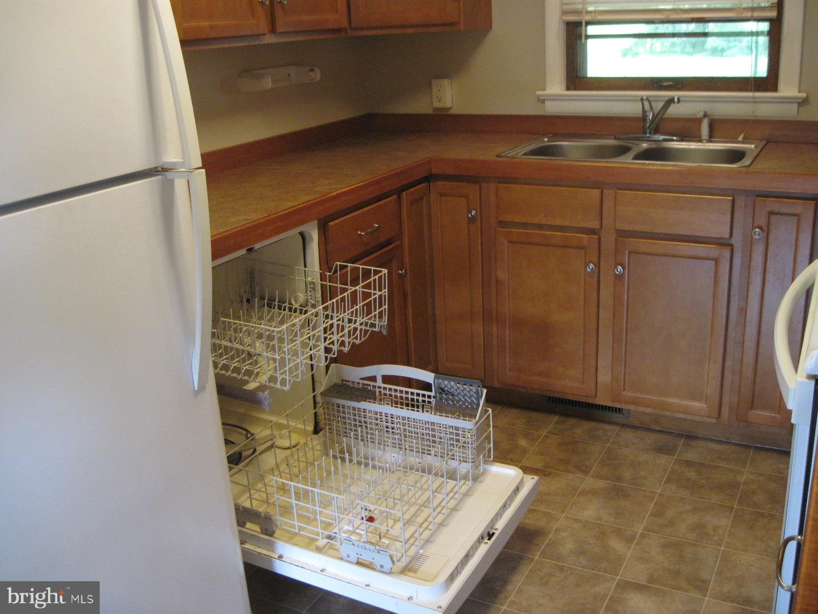 5 Willow Run Road Dover, PA 17315 - Photo 9 of 33 There is even a dishwasher!