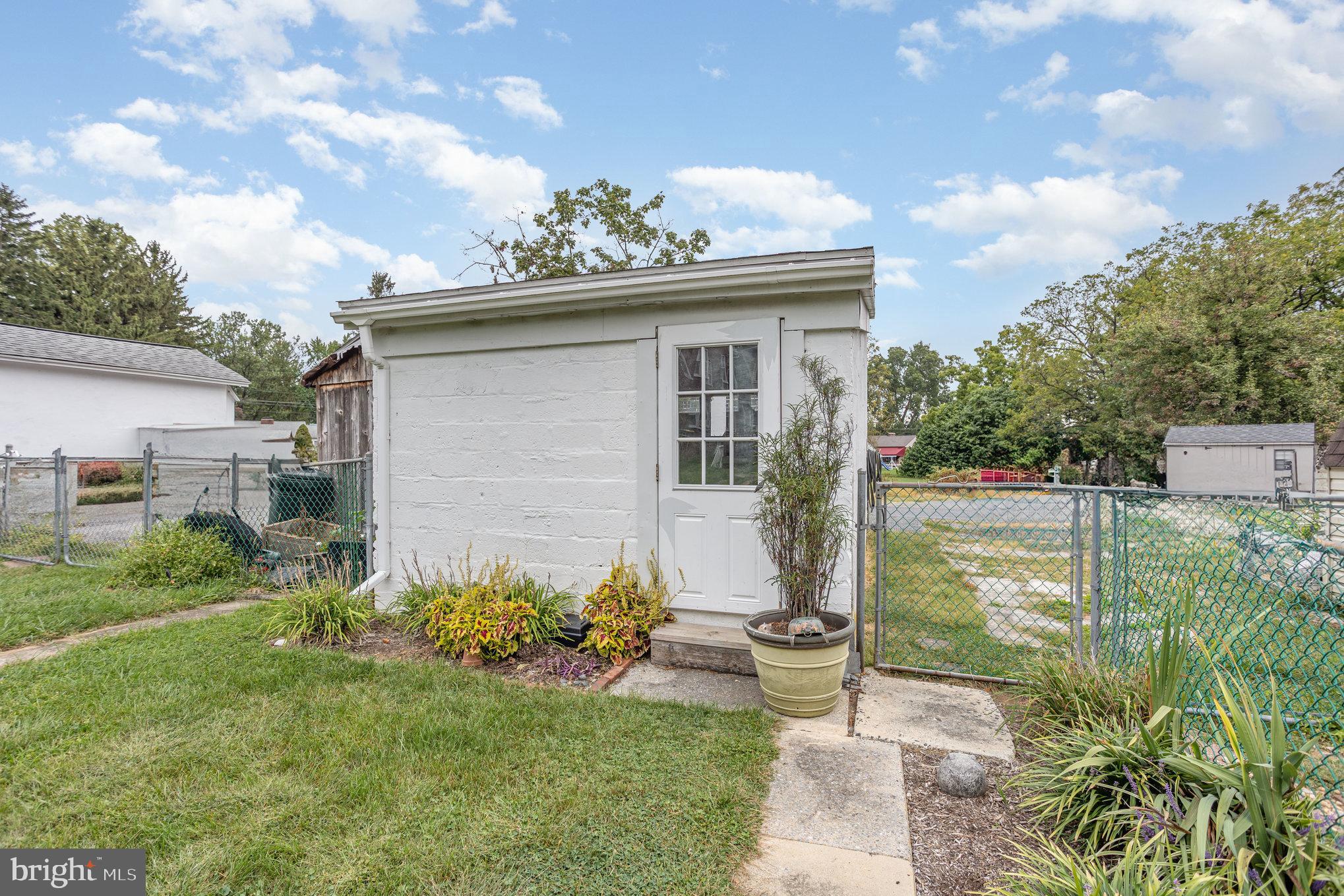 77 Petersburg Road Lancaster, PA 17601 - Photo 28 of 28 a front view of a house with garden