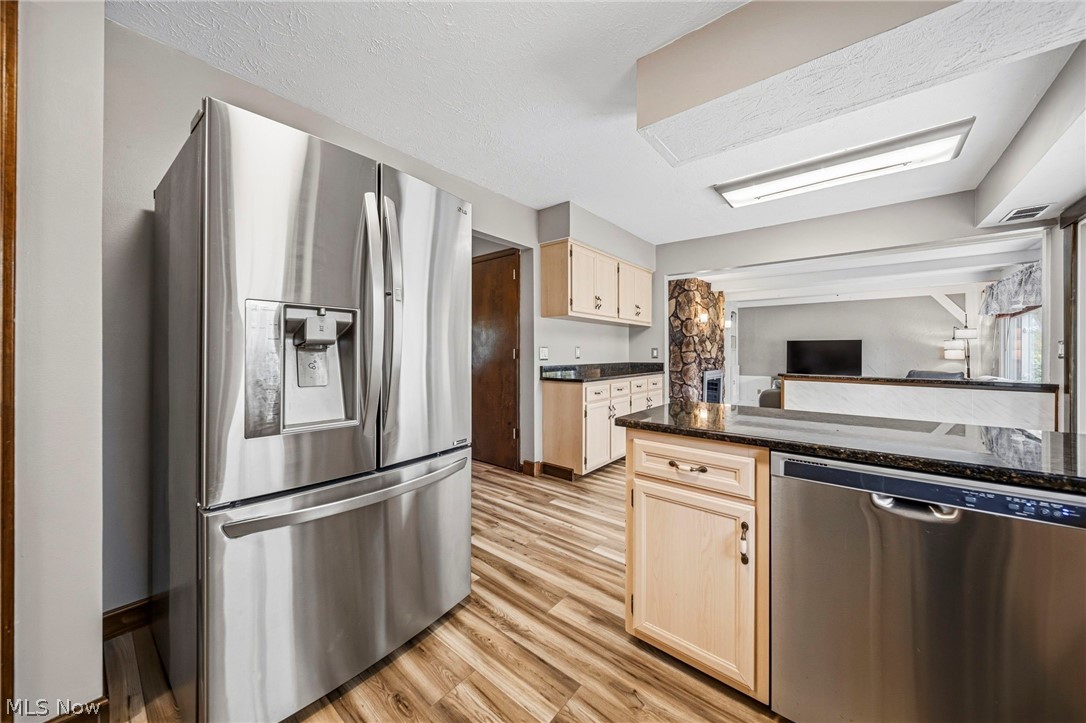 10610 Ridgewater Drive Painesville, OH 44077 - Photo 11 of 23 Kitchen with stainless steel appliances