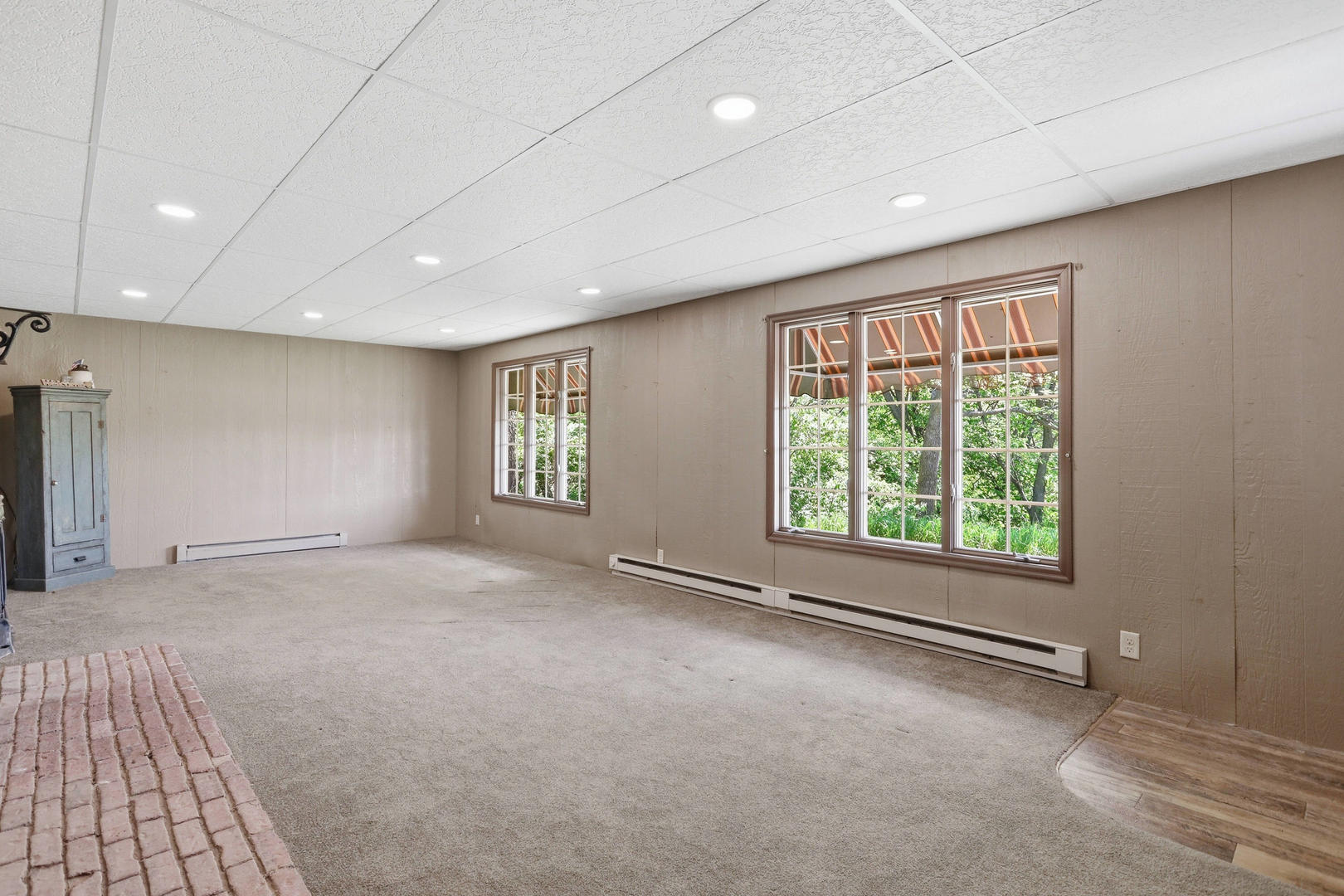 2660 252nd Street De Witt, IA 52742 - Photo 30 of 45 a view of an empty room with a window