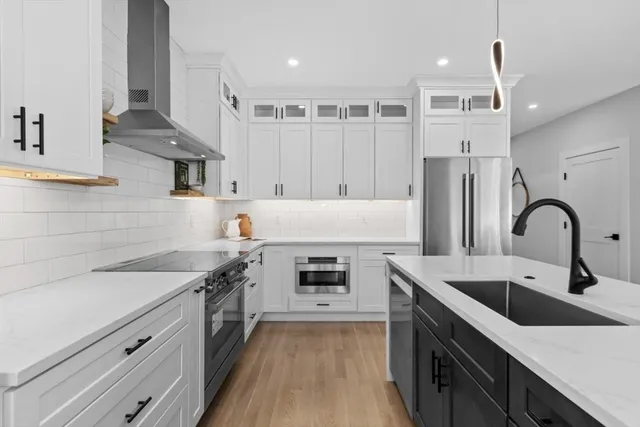 $1,888,000 | 15 Cedarcroft Lane, Waltham, MA 02451