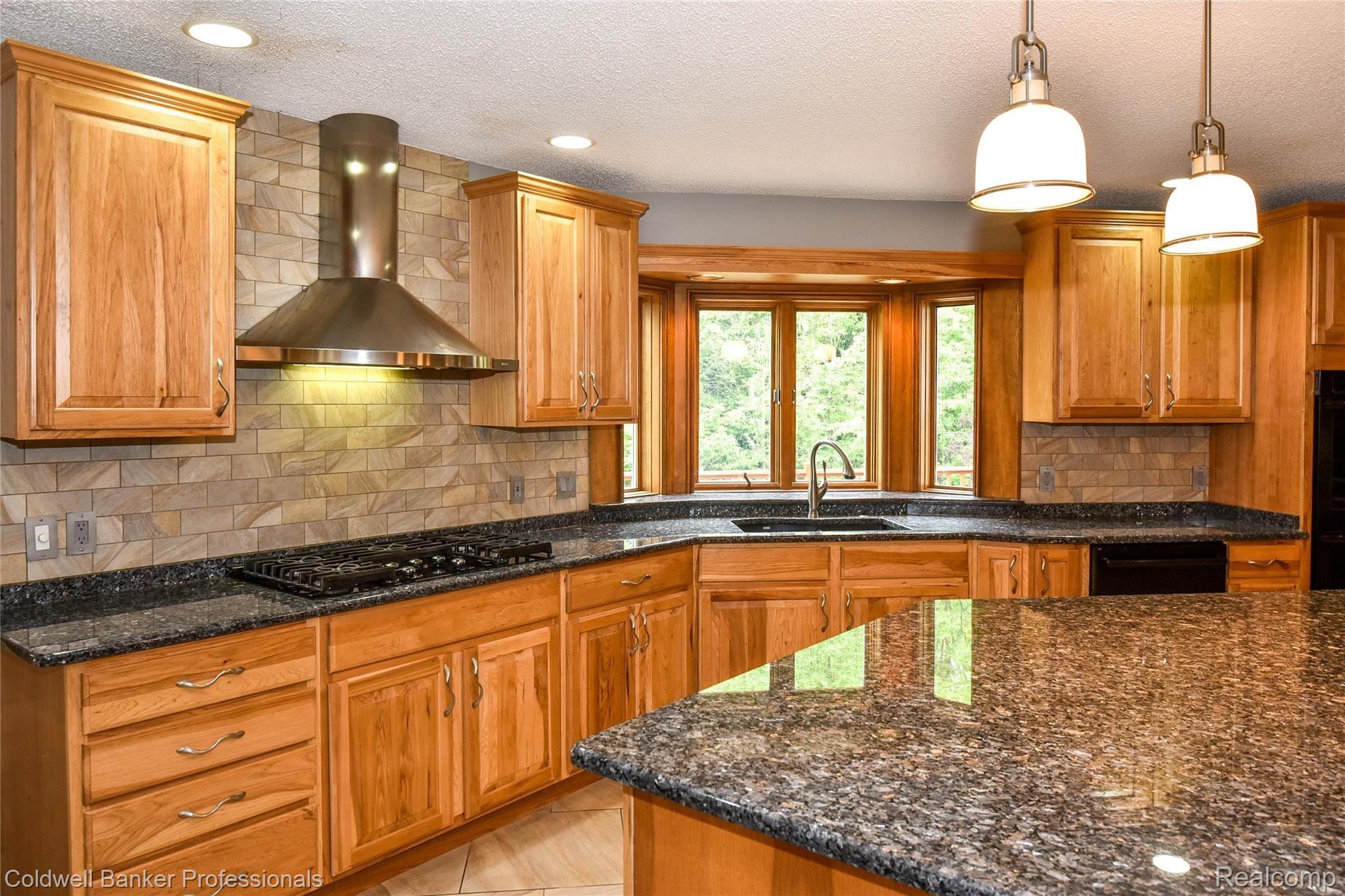 9275 Fox Hollow Road Clarkston, MI 48348 - Photo 11 of 68 Updated Kitchen