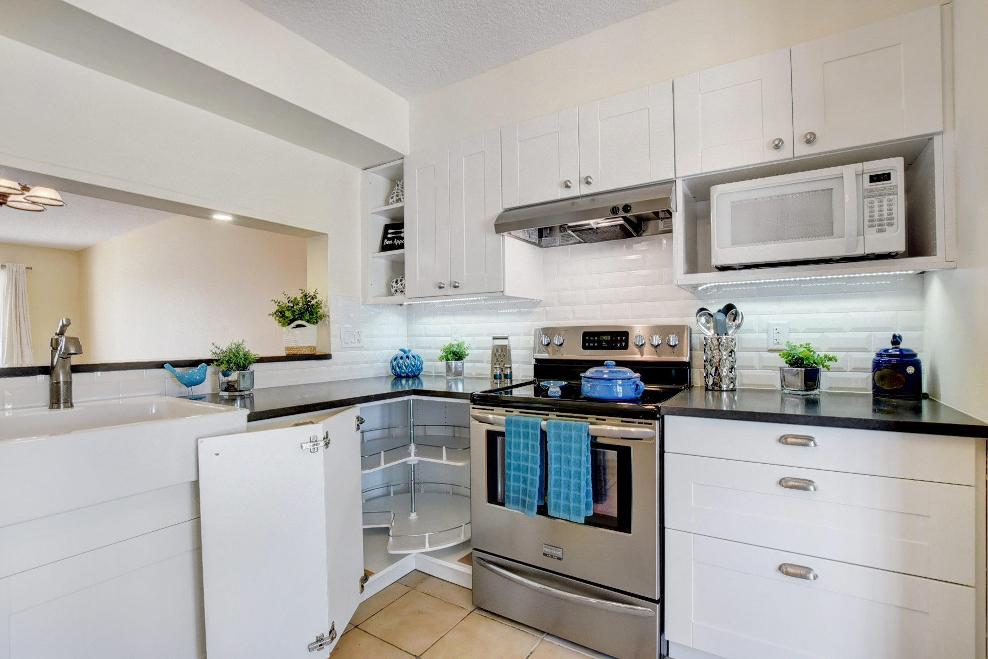 9166 Southwest 21st Court, Unit D Boca Raton, FL 33428 - Photo 5 of 48 Lazy Susan!
