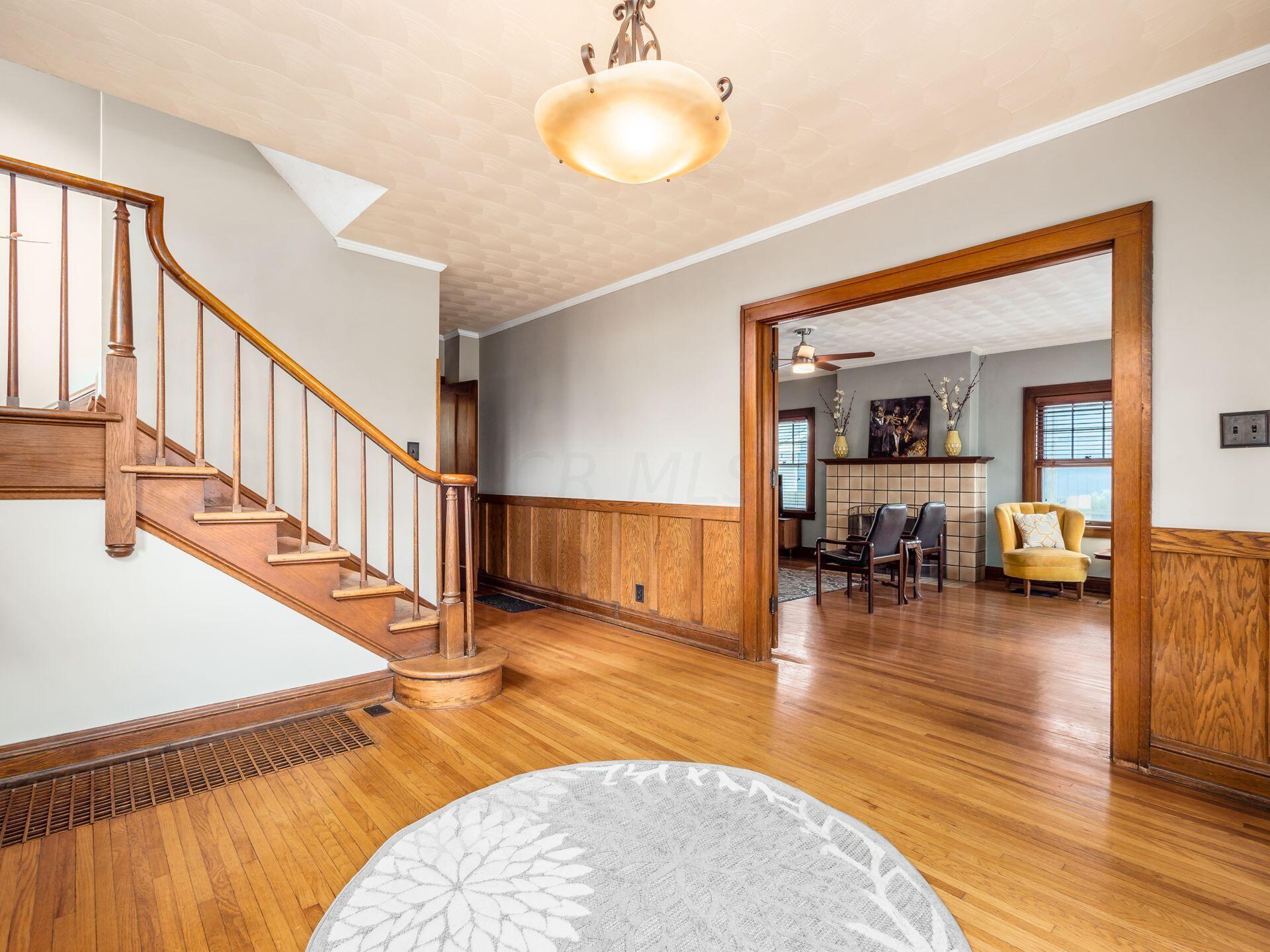 372 East Weber Road Columbus, OH 43202 - Photo 7 of 56 Foyer