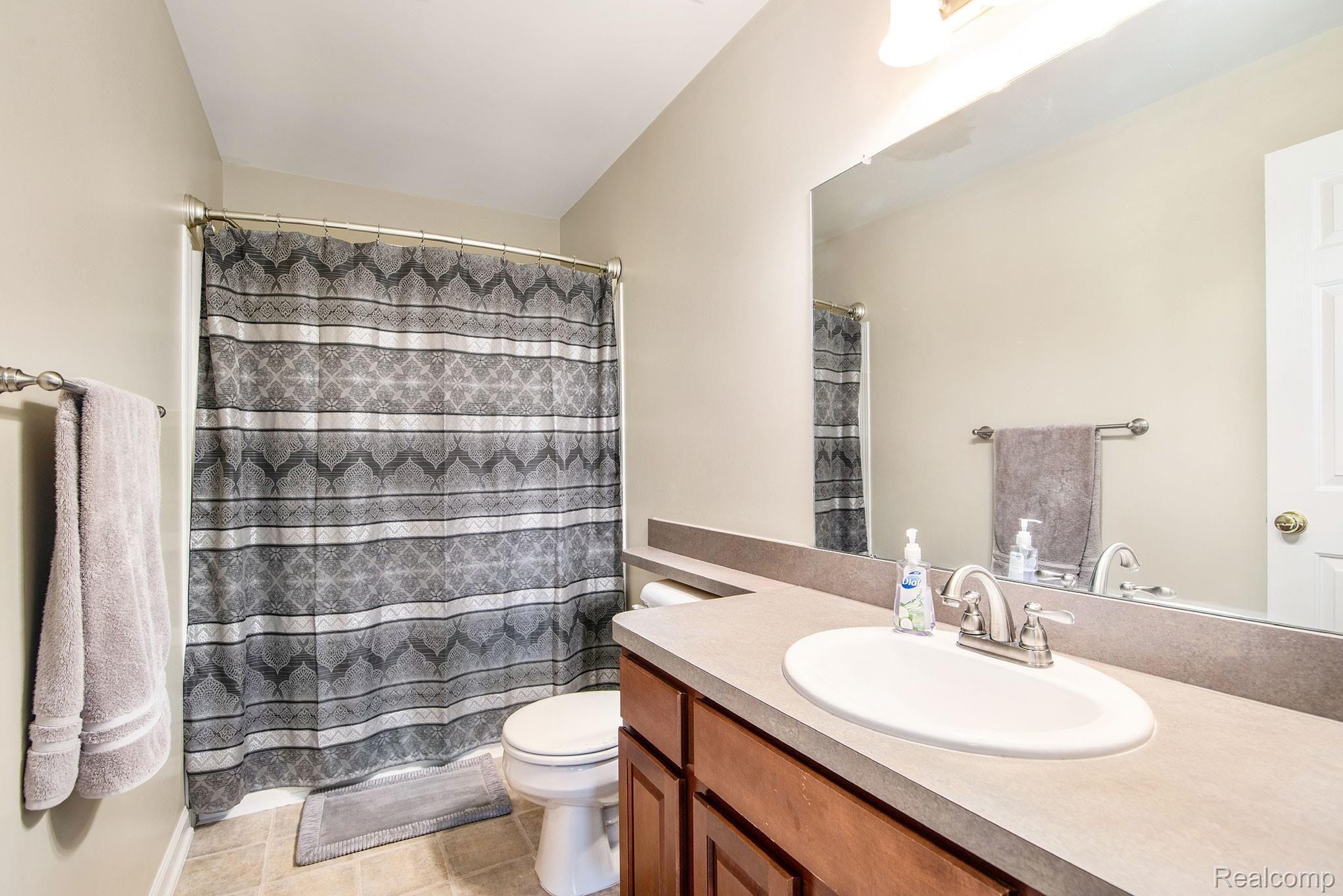 1123 Rial Lake Drive Howell, MI 48843 - Photo 14 of 19 2nd full bathroom