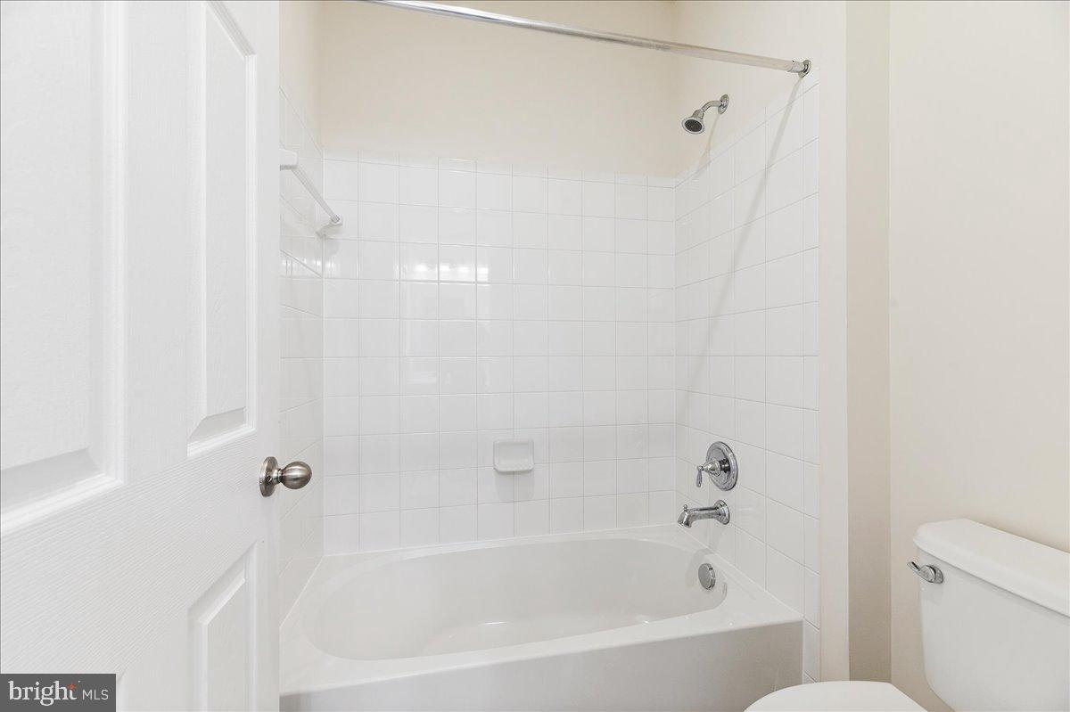 26844 Cobalt Lane Chantilly, VA 20152 - Photo 32 of 43