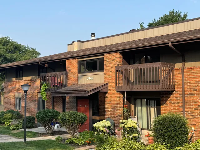 $219,000 | 368 Park Hill Drive, Unit H, Pewaukee, WI 53072