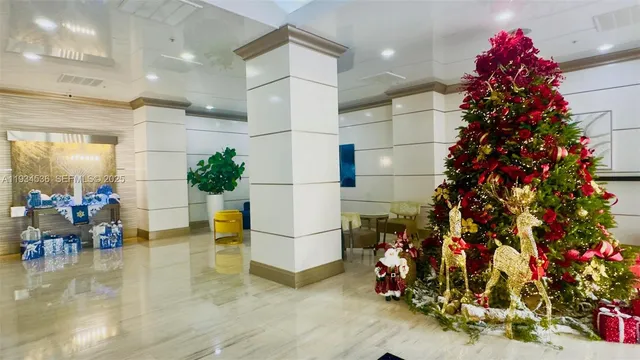 $2,795 | 19390 Collins Avenue, Unit 816, Sunny Isles Beach, FL 33160