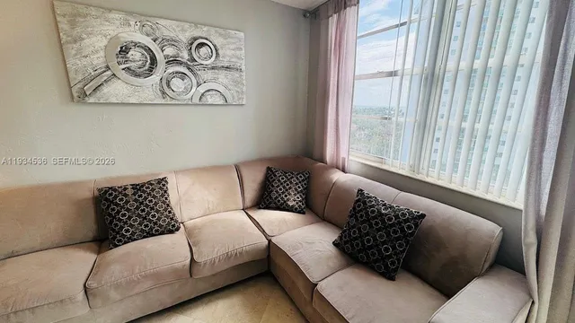 $2,500 | 19390 Collins Avenue, Unit 816, Sunny Isles Beach, FL 33160