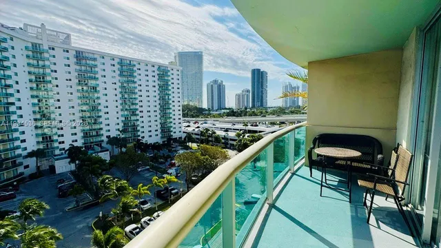 $2,500 | 19390 Collins Avenue, Unit 816, Sunny Isles Beach, FL 33160