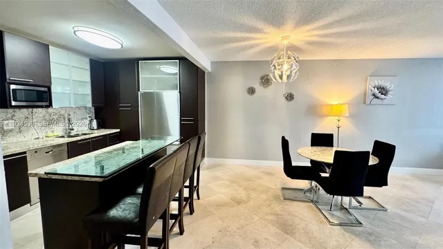 $2,500 | 19390 Collins Avenue, Unit 816, Sunny Isles Beach, FL 33160