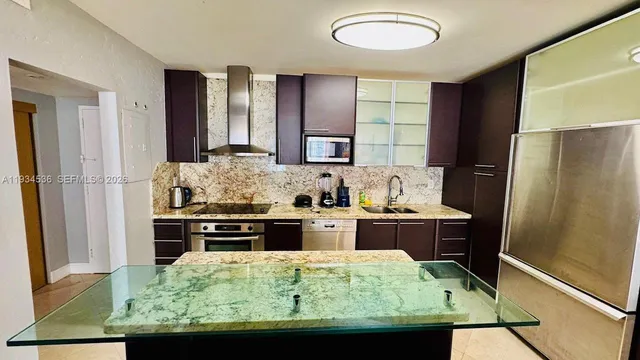 $2,500 | 19390 Collins Avenue, Unit 816, Sunny Isles Beach, FL 33160