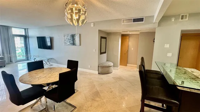 $2,500 | 19390 Collins Avenue, Unit 816, Sunny Isles Beach, FL 33160
