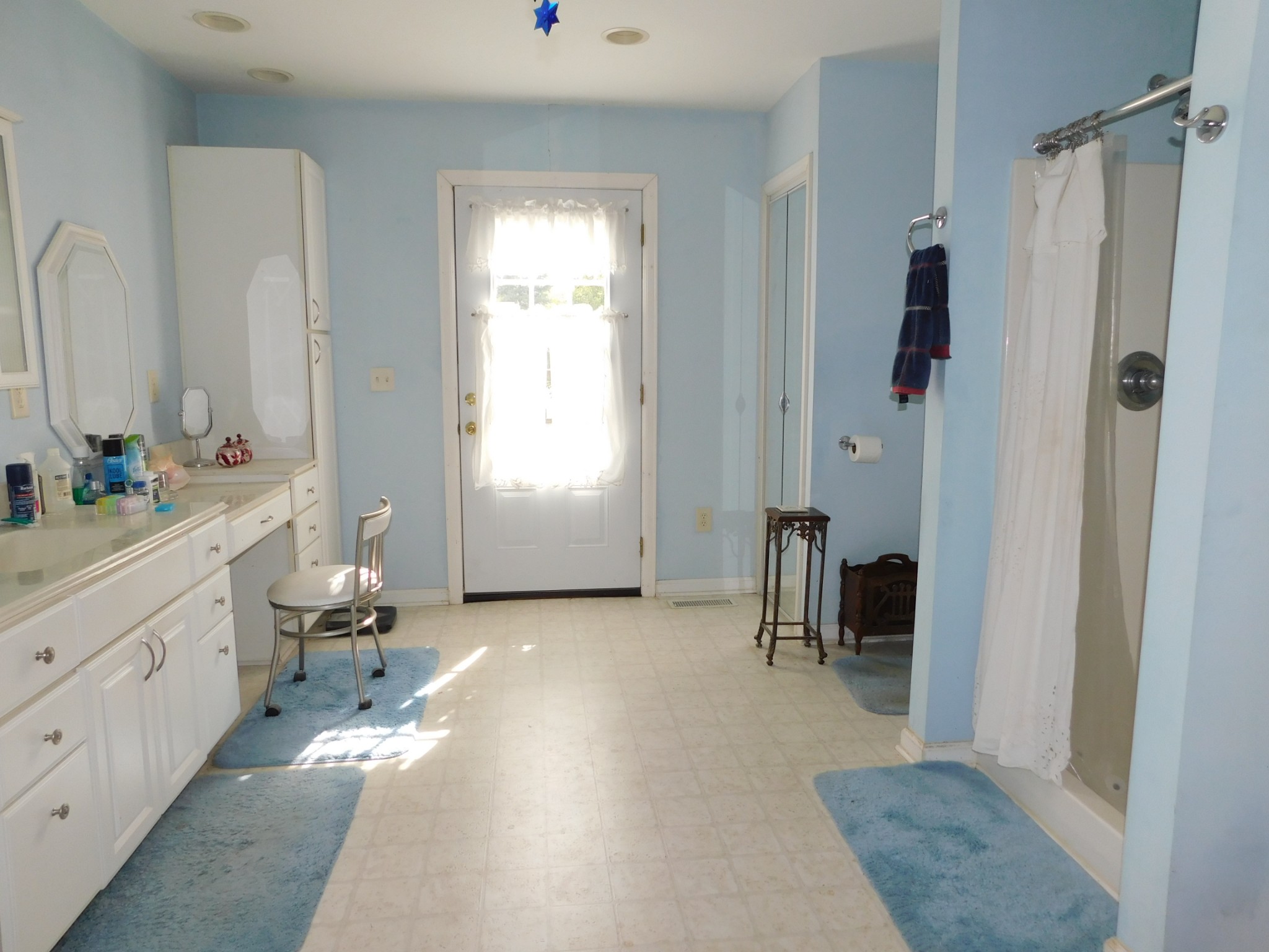 696 Baker Road Columbia, TN 38401 - Photo 10 of 19 a bathroom with a tub sink and a mirror
