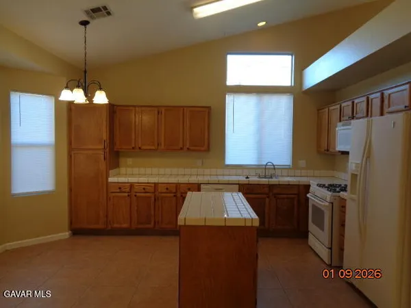 $2,800 | 38865 Fruitridge Court, Palmdale, CA 93551