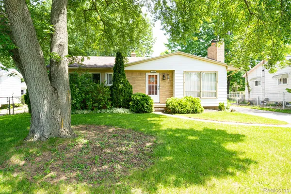 $174,900 | 2109 Deerfield Drive, Flint, MI 48532