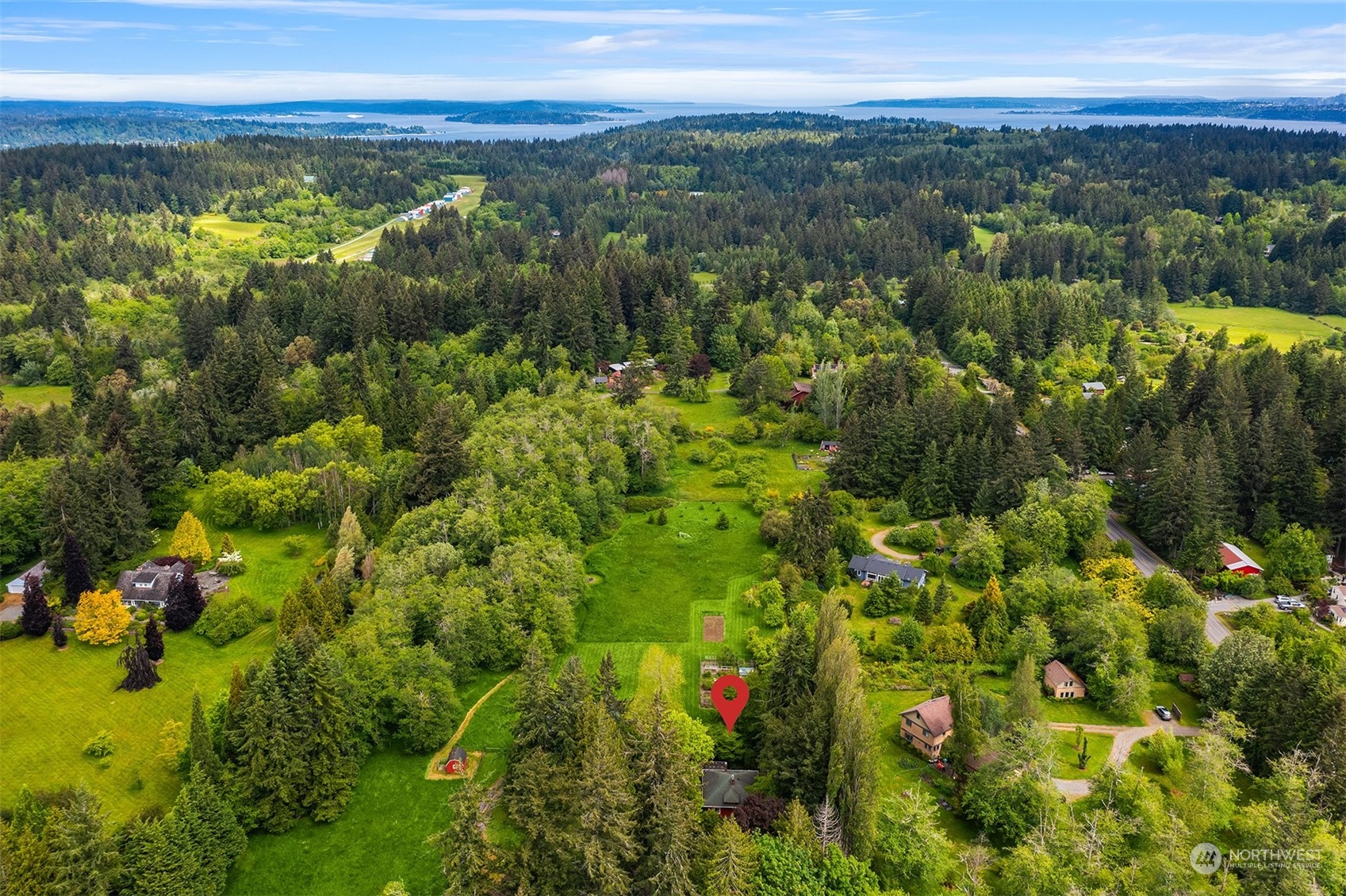 10810 Southwest Bank Road Vashon, WA 98070 - Photo 28 of 34 a view of a lush green field