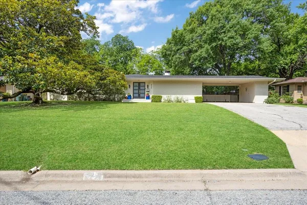 $400,000 | 624 Westwood Drive, Sherman, TX 75092