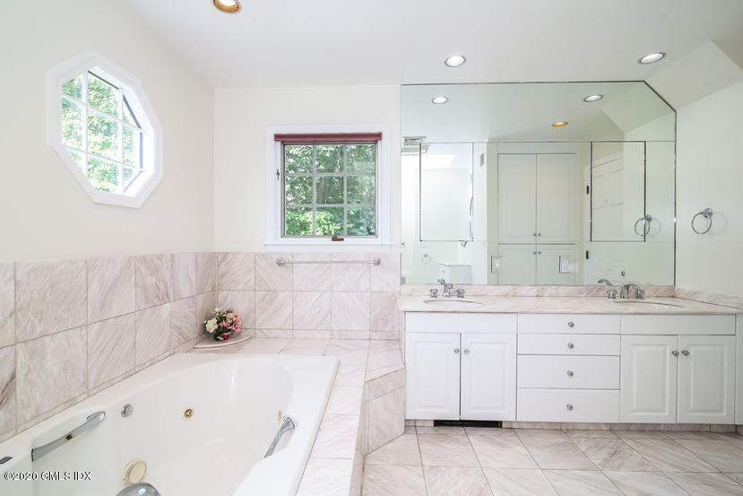 91 Winthrop Drive Riverside, CT 06878 - Photo 24 of 30 a bathroom with a tub sink and mirror