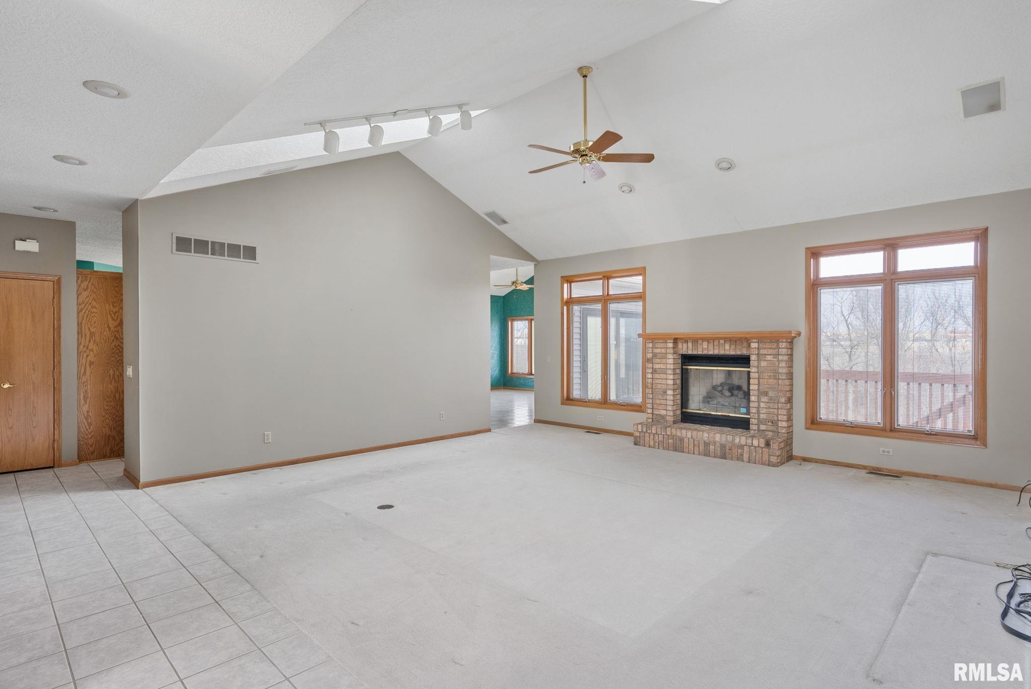 4519 Fairhaven Road Davenport, IA 52807 - Photo 3 of 38 Gallery Image 3
