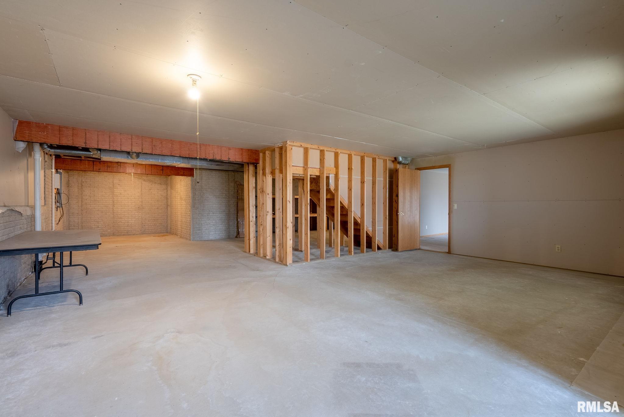 4519 Fairhaven Road Davenport, IA 52807 - Photo 32 of 38 Gallery Image 32