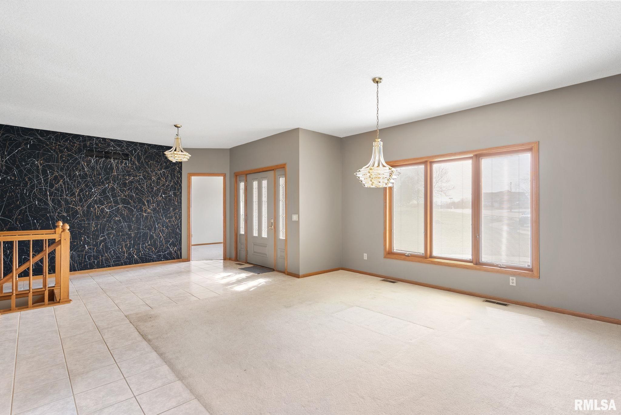 4519 Fairhaven Road Davenport, IA 52807 - Photo 4 of 38 Gallery Image 4