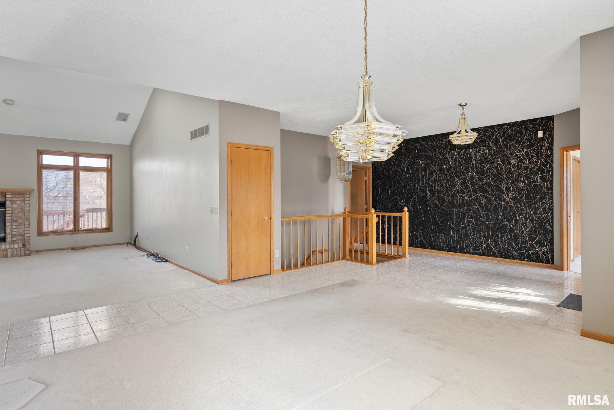 4519 Fairhaven Road Davenport, IA 52807 - Photo 7 of 38 Gallery Image 7