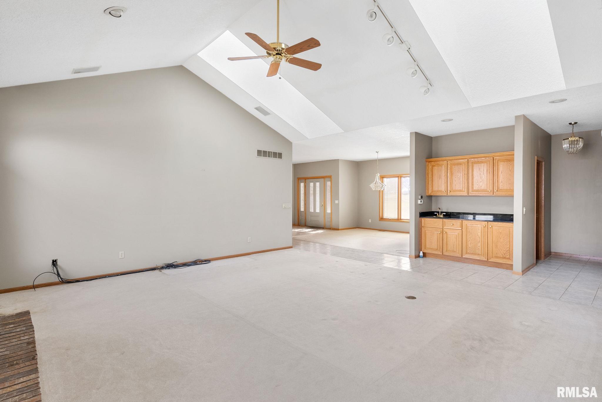 4519 Fairhaven Road Davenport, IA 52807 - Photo 8 of 38 Gallery Image 8