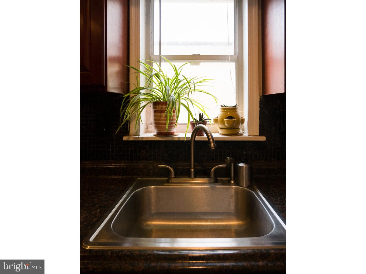 917 Tasker Street Philadelphia, PA 19148 - Photo 11 of 25 Kitchen