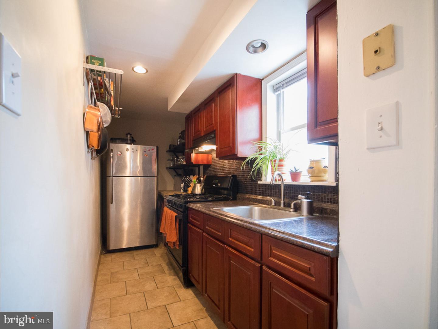 917 Tasker Street Philadelphia, PA 19148 - Photo 10 of 25 Kitchen