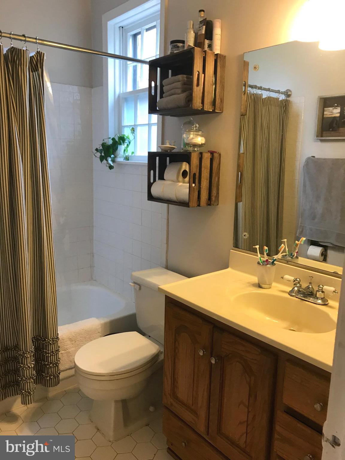 1702 A Street Southeast Washington, DC 20003 - Photo 7 of 16 Bath
