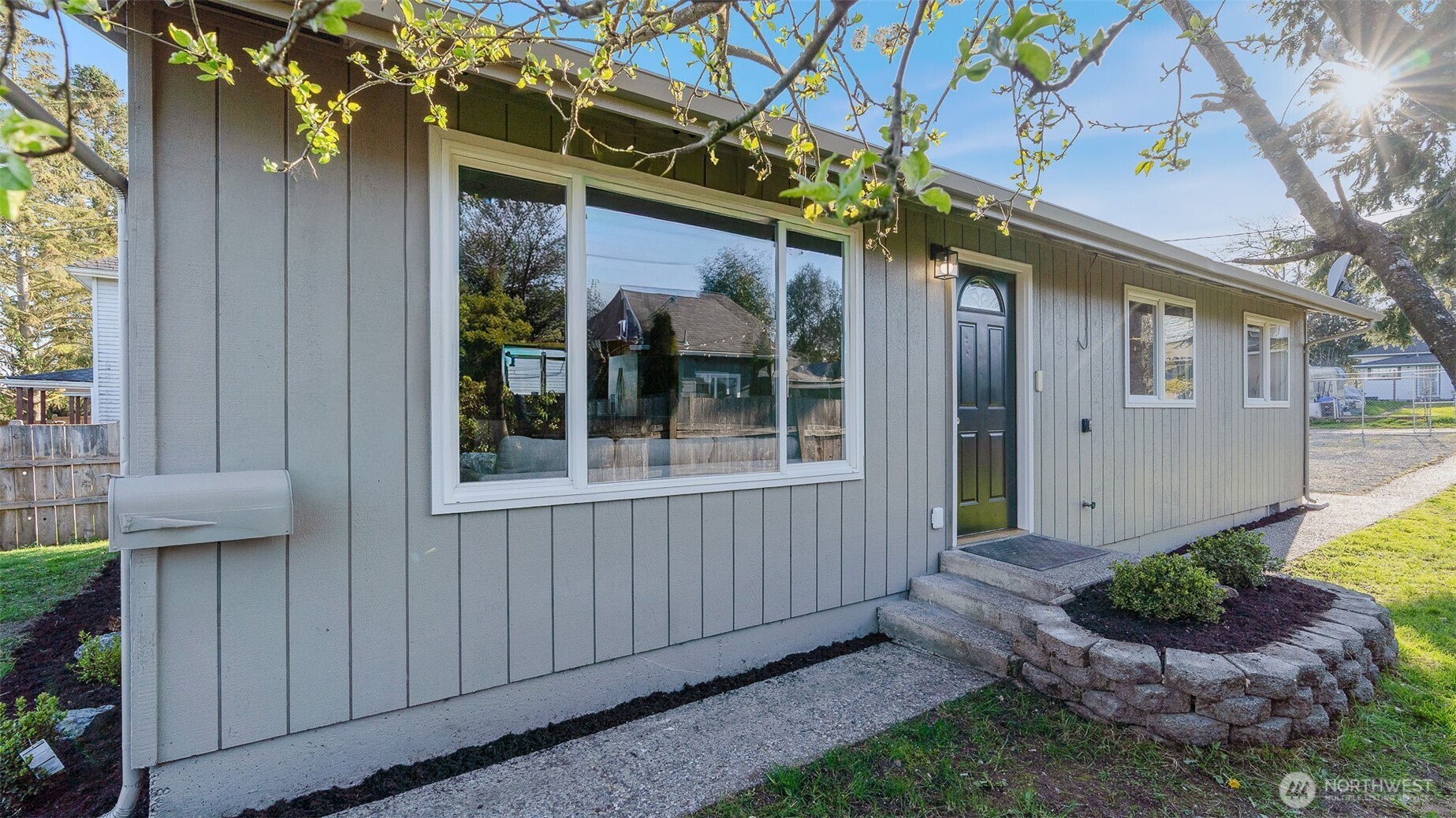 a view of a house with a yard