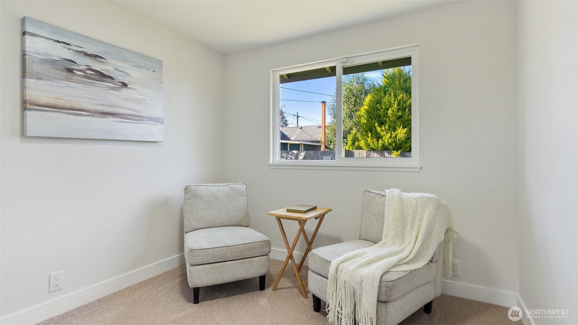 2520 Chestnut Street Everett, WA 98201 - Photo 17 of 29 a living room with furniture and a window