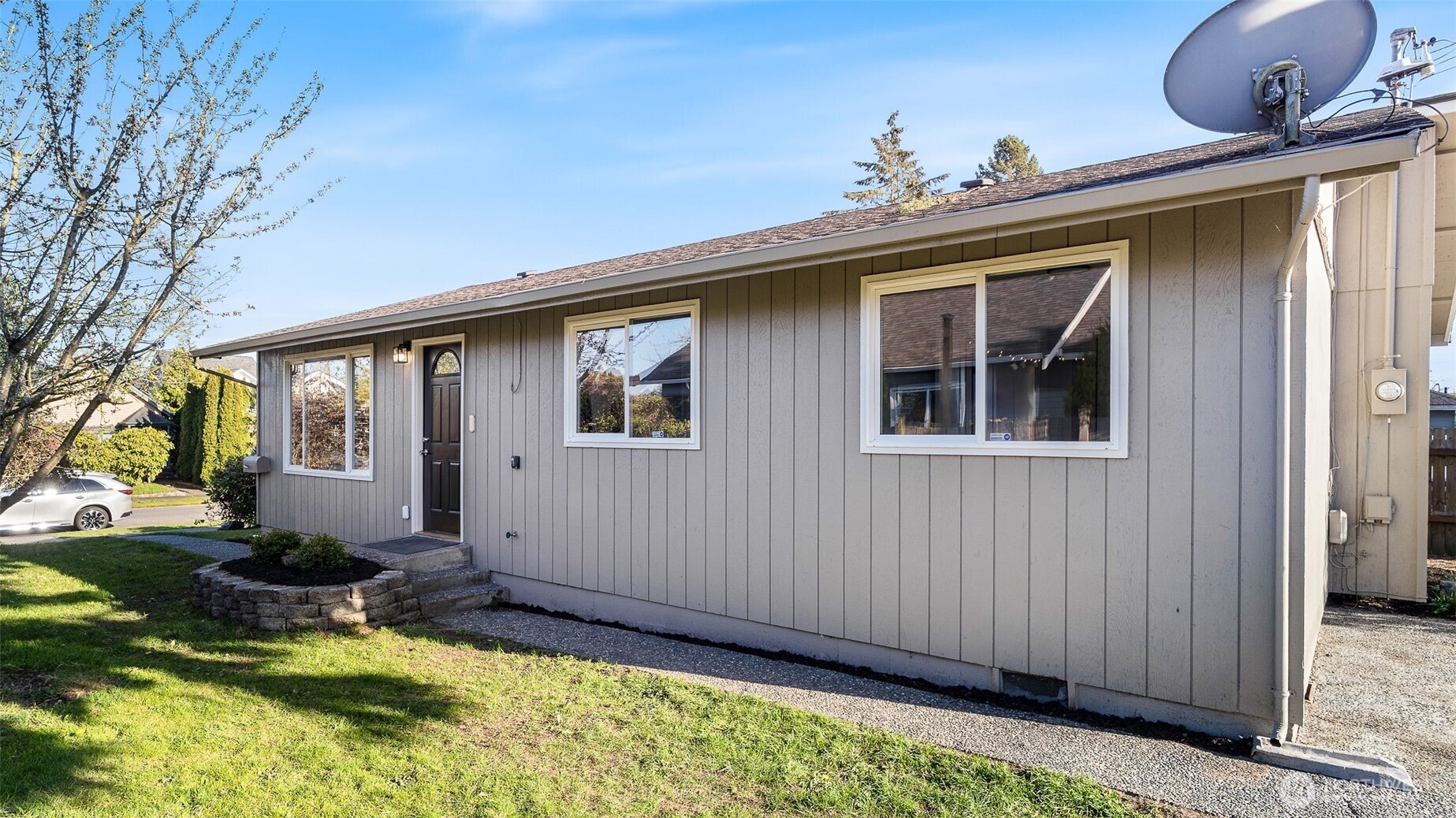 2520 Chestnut Street Everett, WA 98201 - Photo 2 of 29 a view of a house with backyard and sitting area