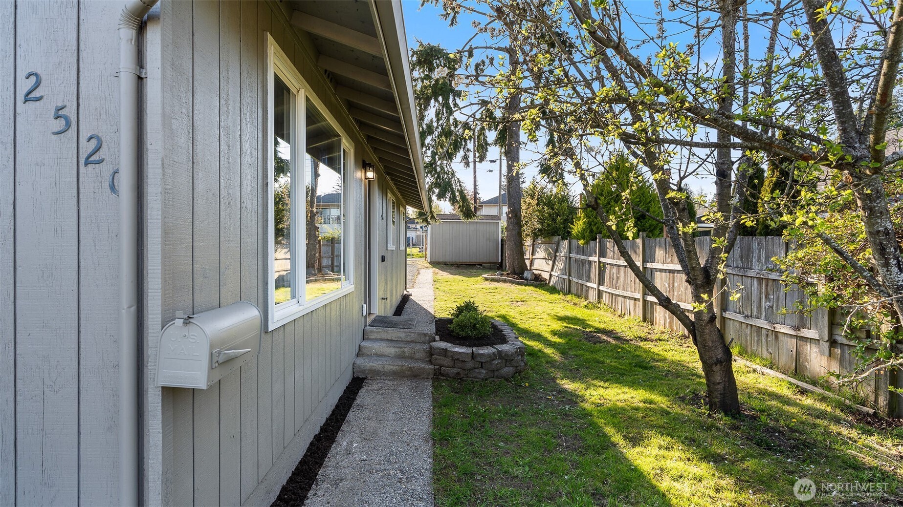 2520 Chestnut Street Everett, WA 98201 - Photo 25 of 29 a view of swimming pool with backyard