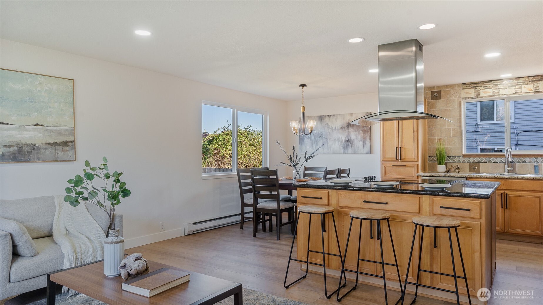 2520 Chestnut Street Everett, WA 98201 - Photo 6 of 29 a kitchen with a table and chairs in it