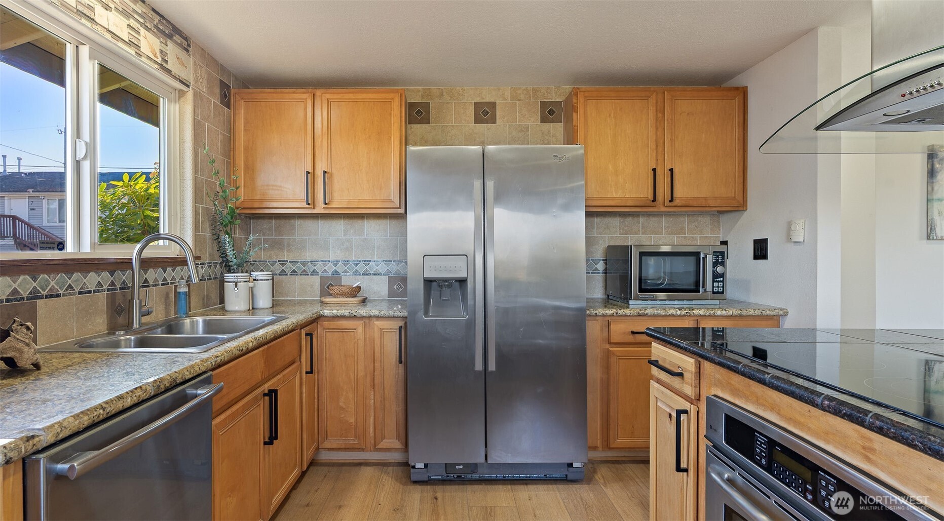 2520 Chestnut Street Everett, WA 98201 - Photo 10 of 29 a kitchen with stainless steel appliances granite countertop a sink a stove and a refrigerator