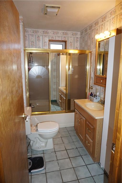 1689 Days Run Road Tarentum, PA 15084 - Photo 12 of 16 Bathroom
