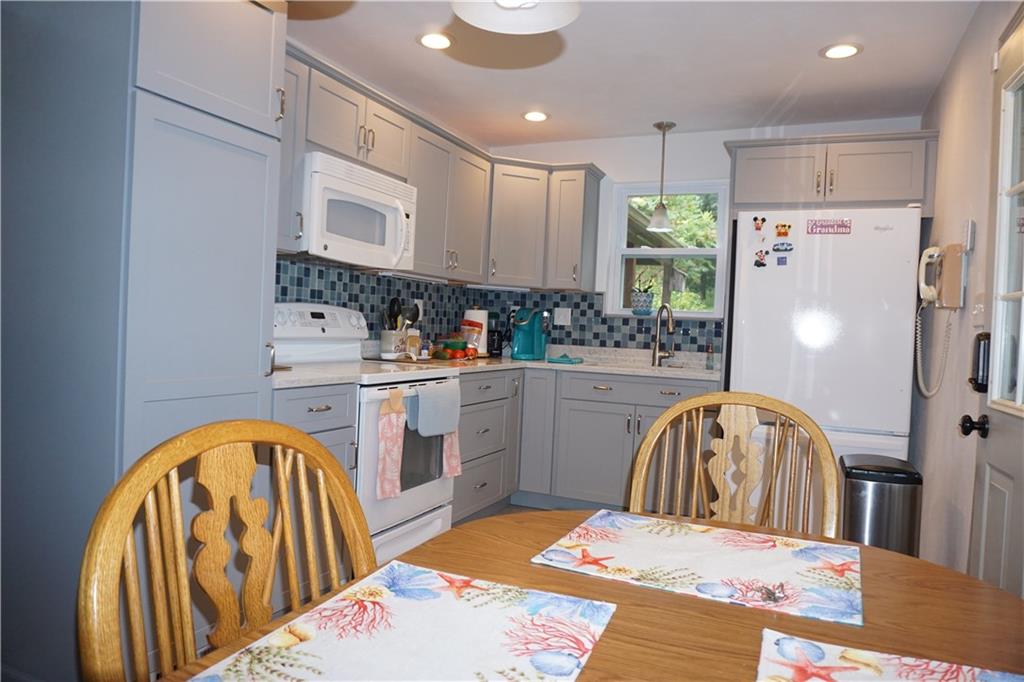 1689 Days Run Road Tarentum, PA 15084 - Photo 5 of 16 Kitchen Completely Remodeled in 2015