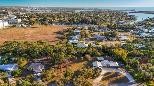 $389,000 | 405 Estil Drive, Nokomis, FL 34275
