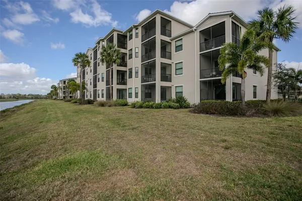 $299,000 | 18028 Gawthrop Drive, Unit 403, Bradenton, FL 34211