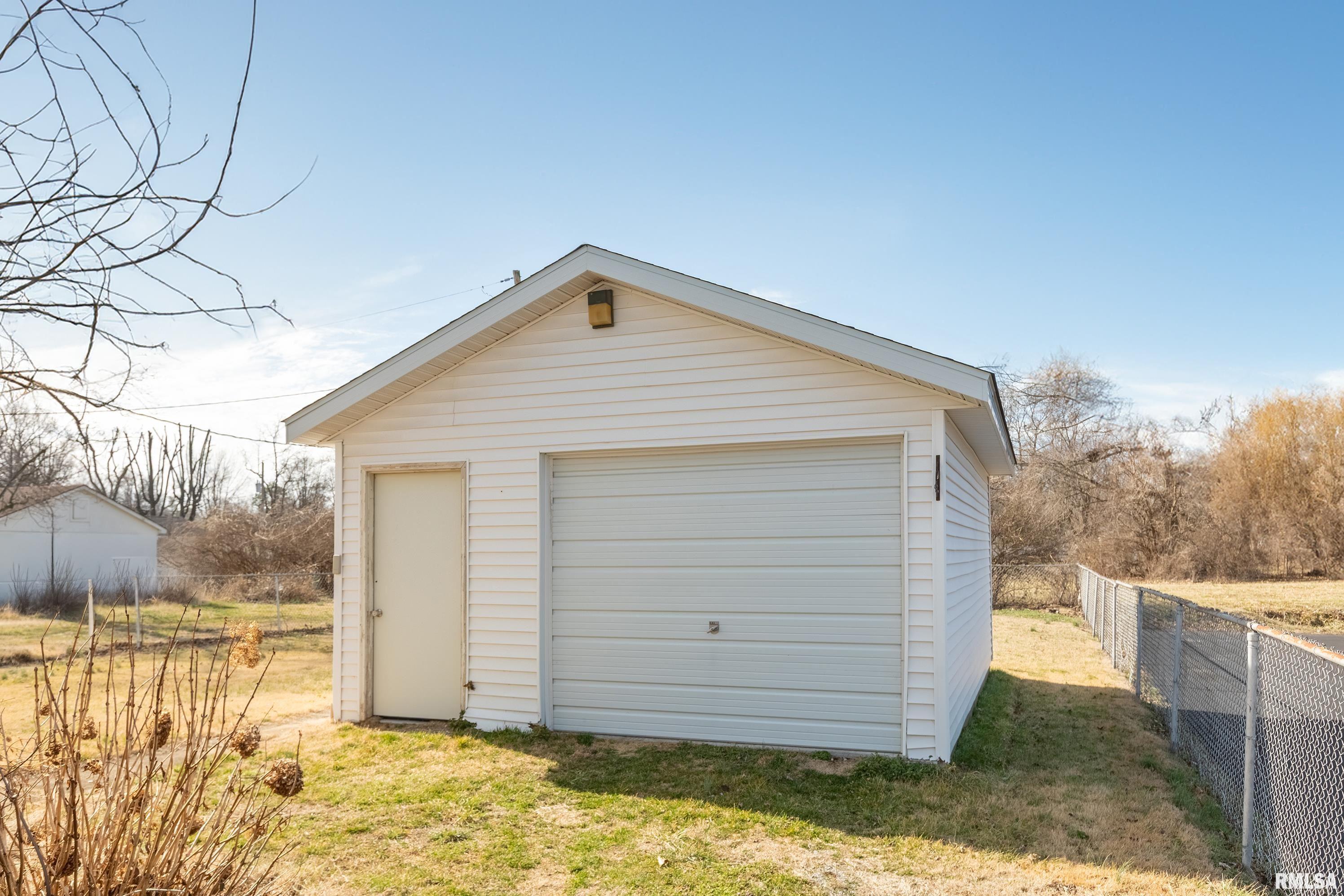 609 North 18th Street Herrin, IL 62948 - Photo 2 of 25