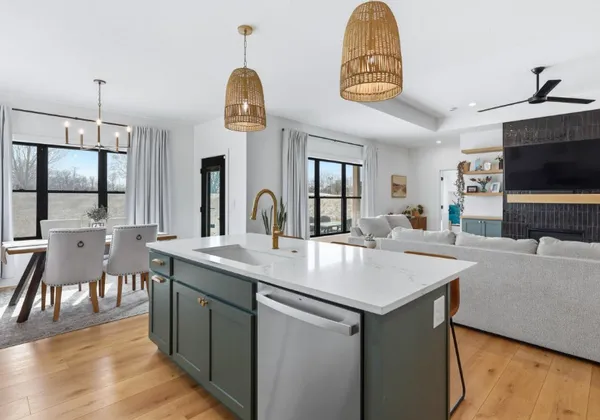 $3,499 | 1 Country Club Court, Le Claire, IA 52753