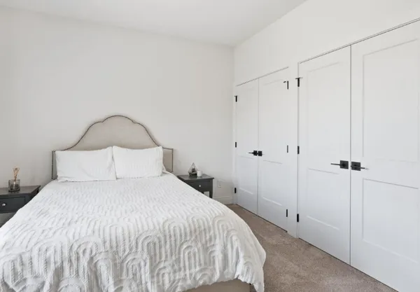 $3,499 | 1 Country Club Court, Le Claire, IA 52753