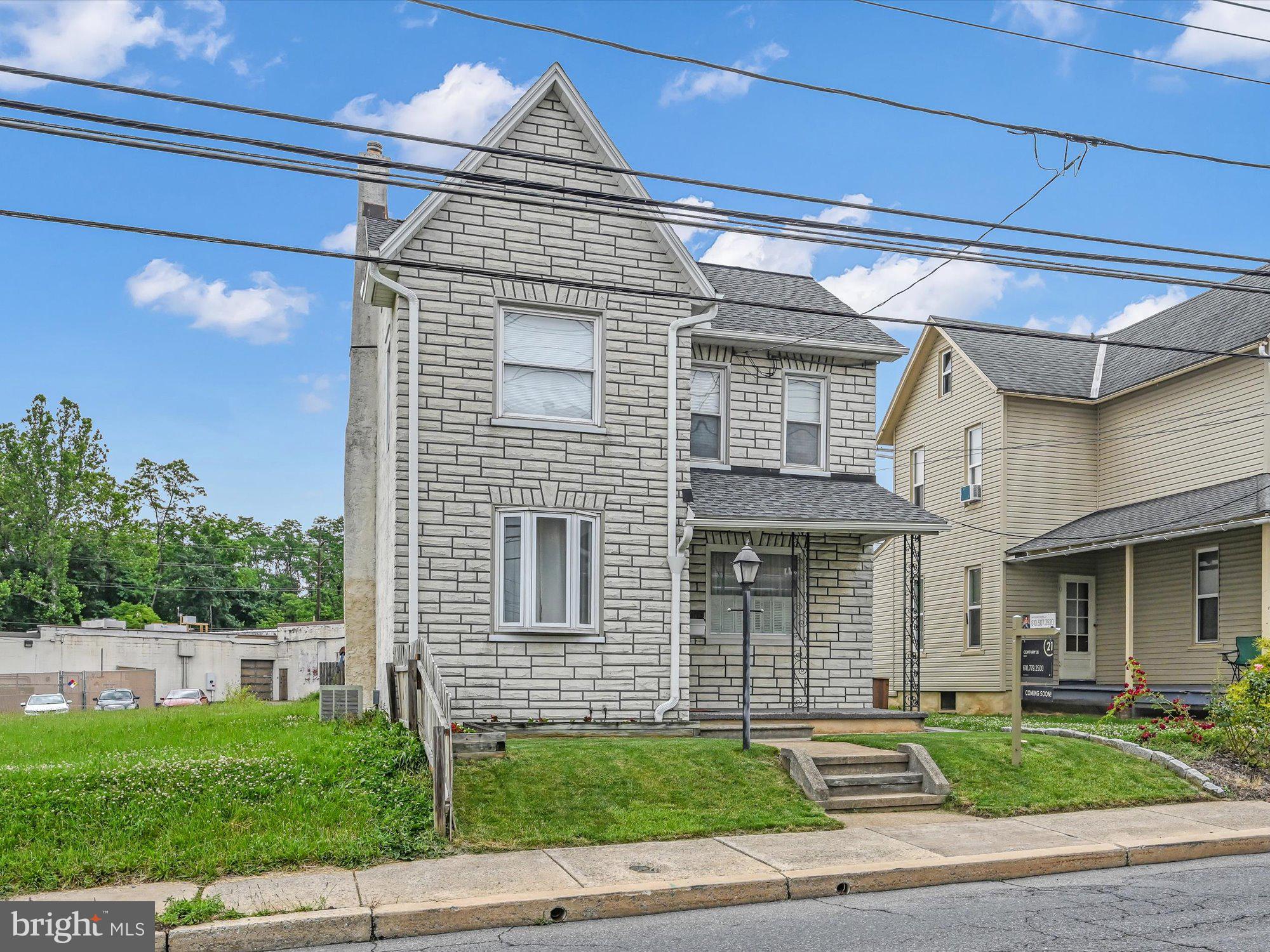 251 South Hull Street Sinking Spring, PA 19608 - Photo 3 of 31