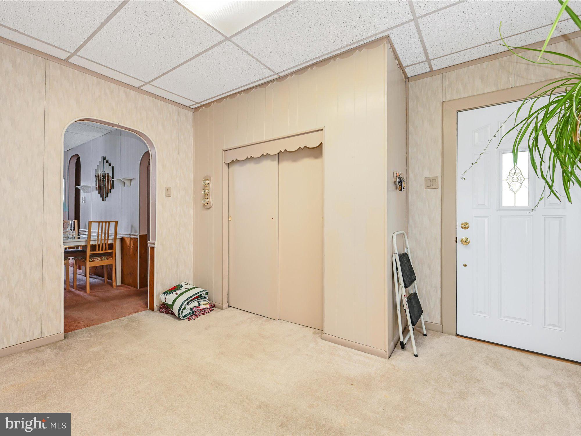251 South Hull Street Sinking Spring, PA 19608 - Photo 5 of 31 Entry