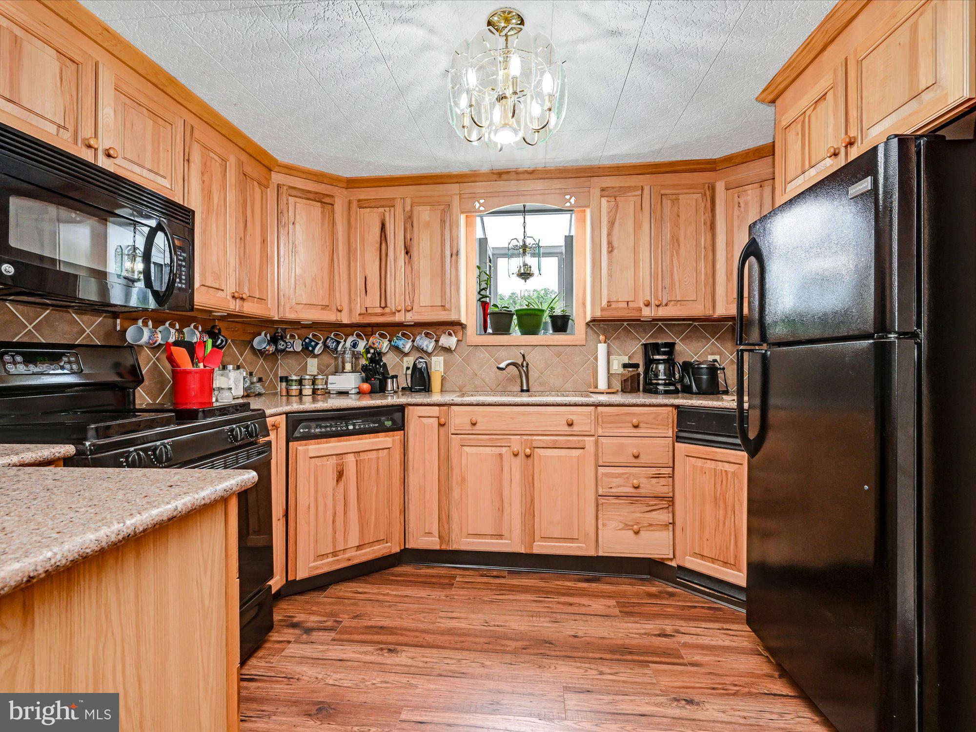 251 South Hull Street Sinking Spring, PA 19608 - Photo 10 of 31 Kitchen