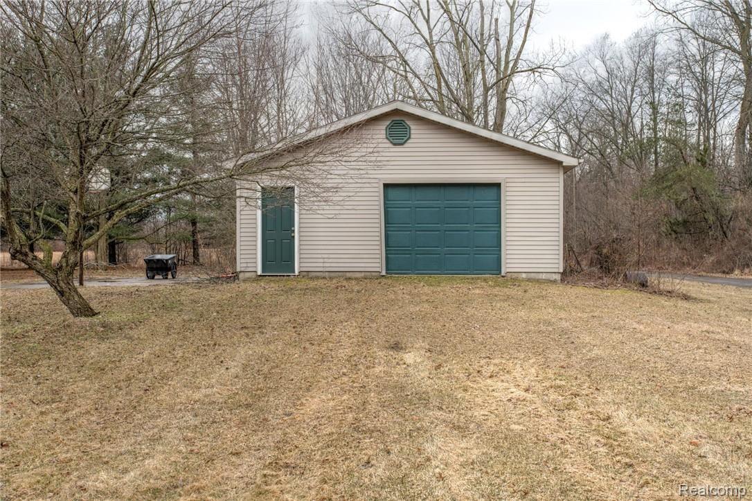 20300 Sumpter Road Belleville, MI 48111 - Photo 27 of 33 2nd garage