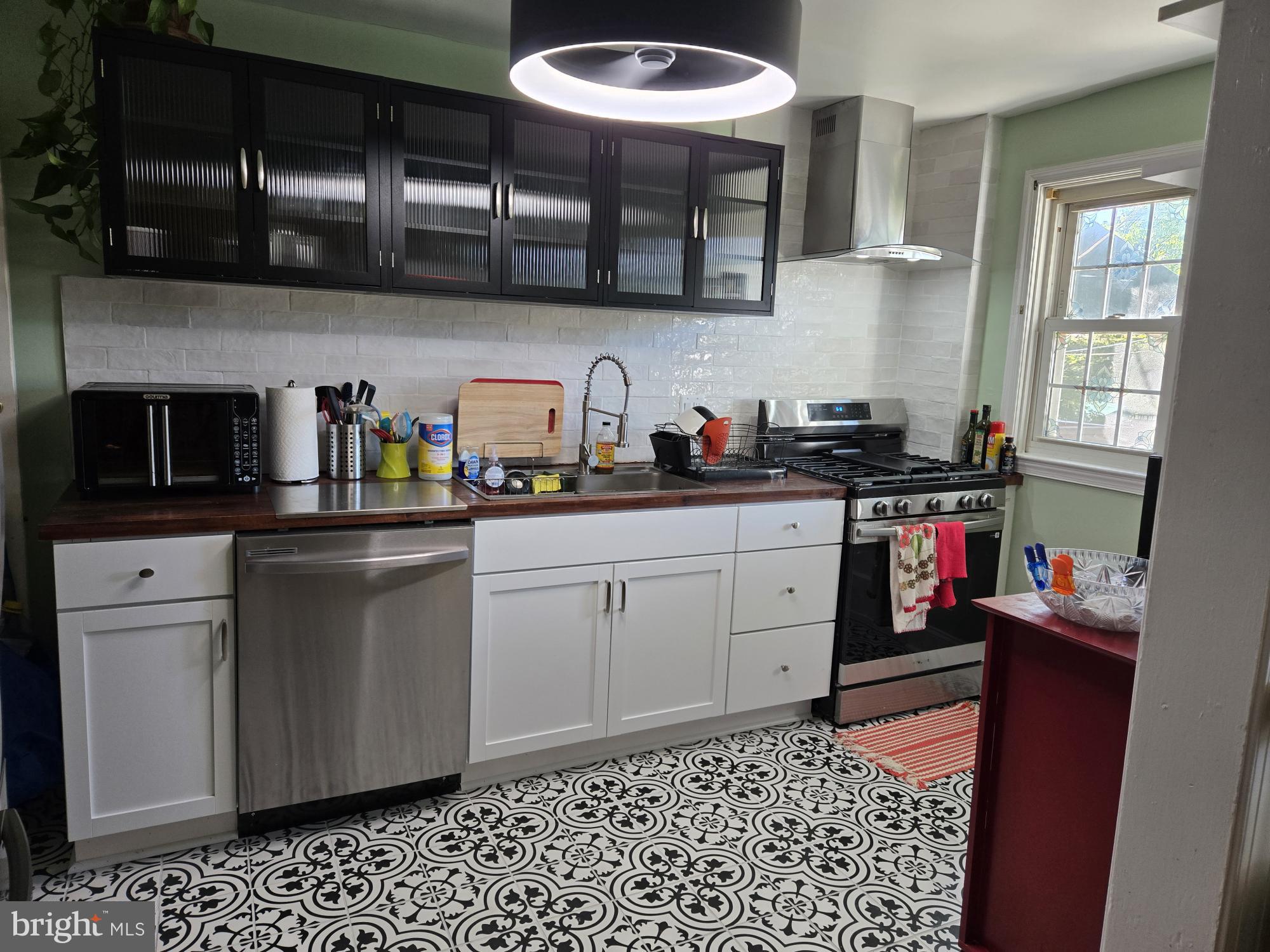 6125 Regent Park Road Baltimore, MD 21228 - Photo 3 of 5 Kitchen